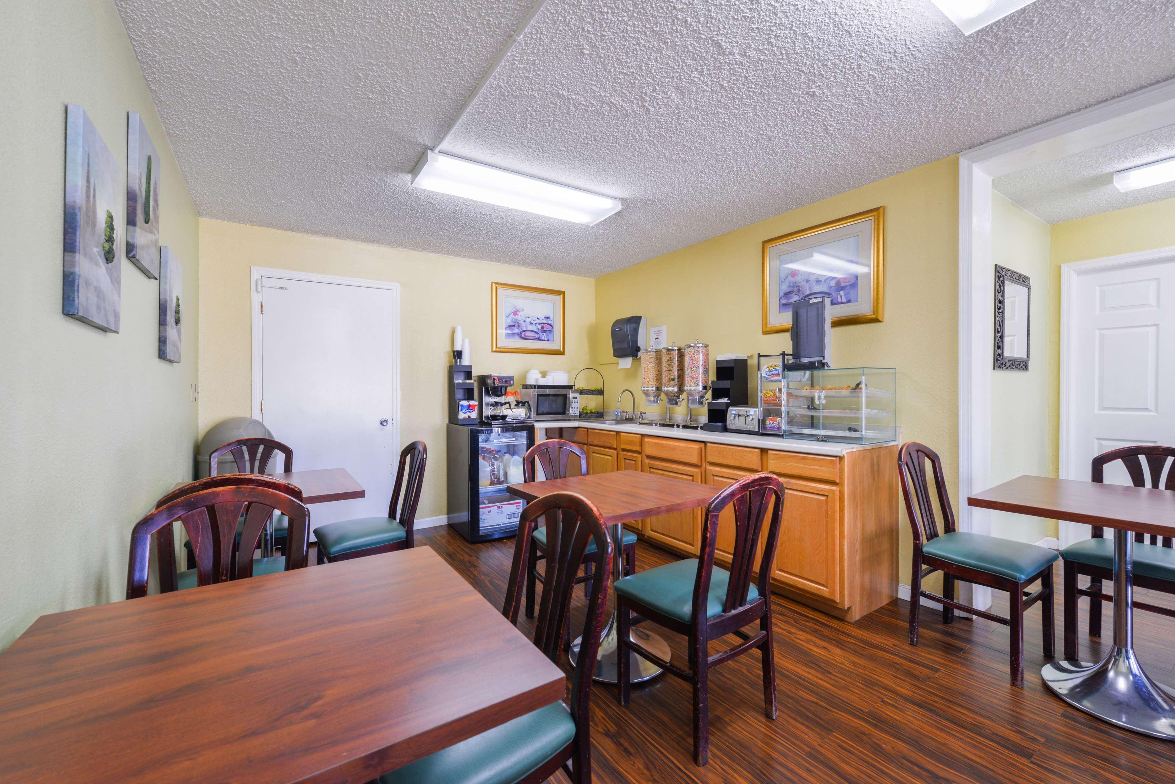 Americas Best Value Inn-Nashville/Airport South Экстерьер фото
